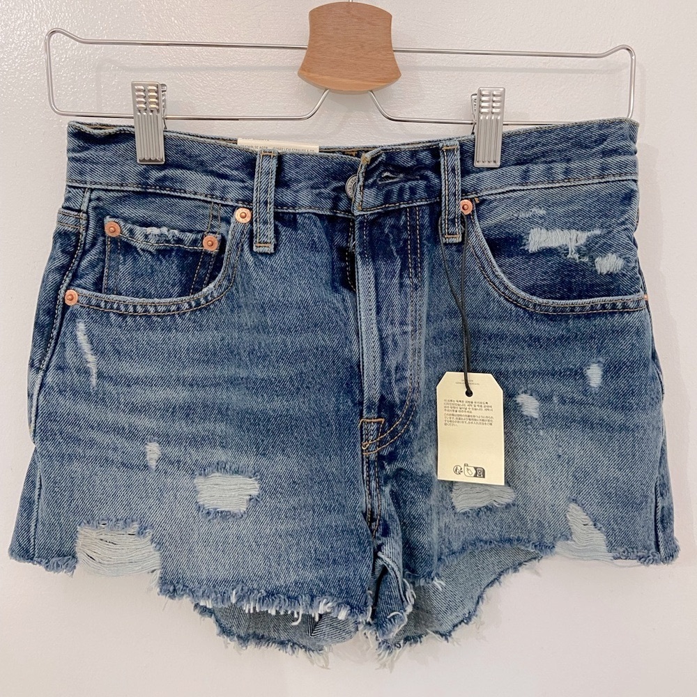 levi’s 501 original denim shorts in mid